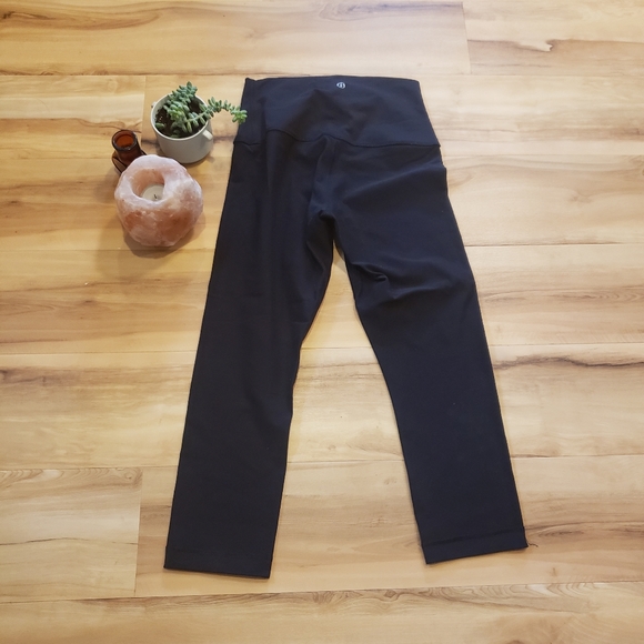 Black Lulu Crops - Picture 2 of 3